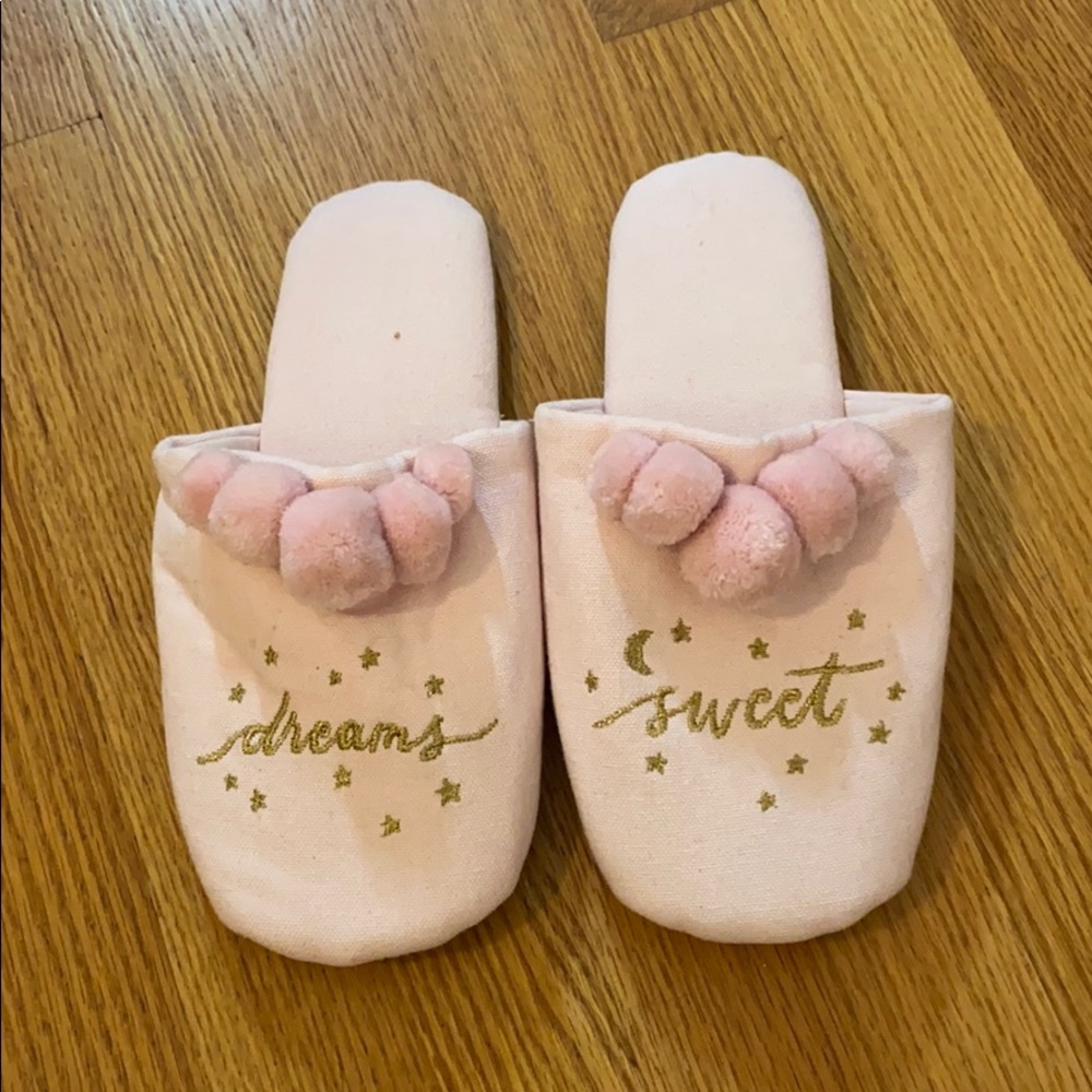 Light pink Pom Pom slippers